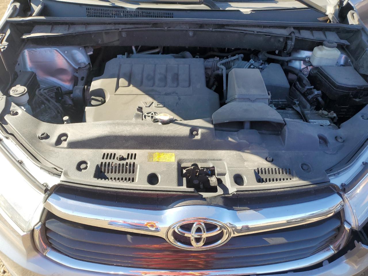 2016 Toyota Highlander VIN 5TDZKRFH7GS177090 Copart auction photo, front end / side damage thumbnail 11
