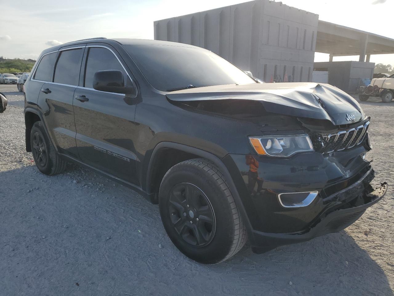 2017 Jeep Grand Cherokee VIN 1C4RJEAG1HC669241 Copart auction photo, front end / minor dent/scratches damage thumbnail 4