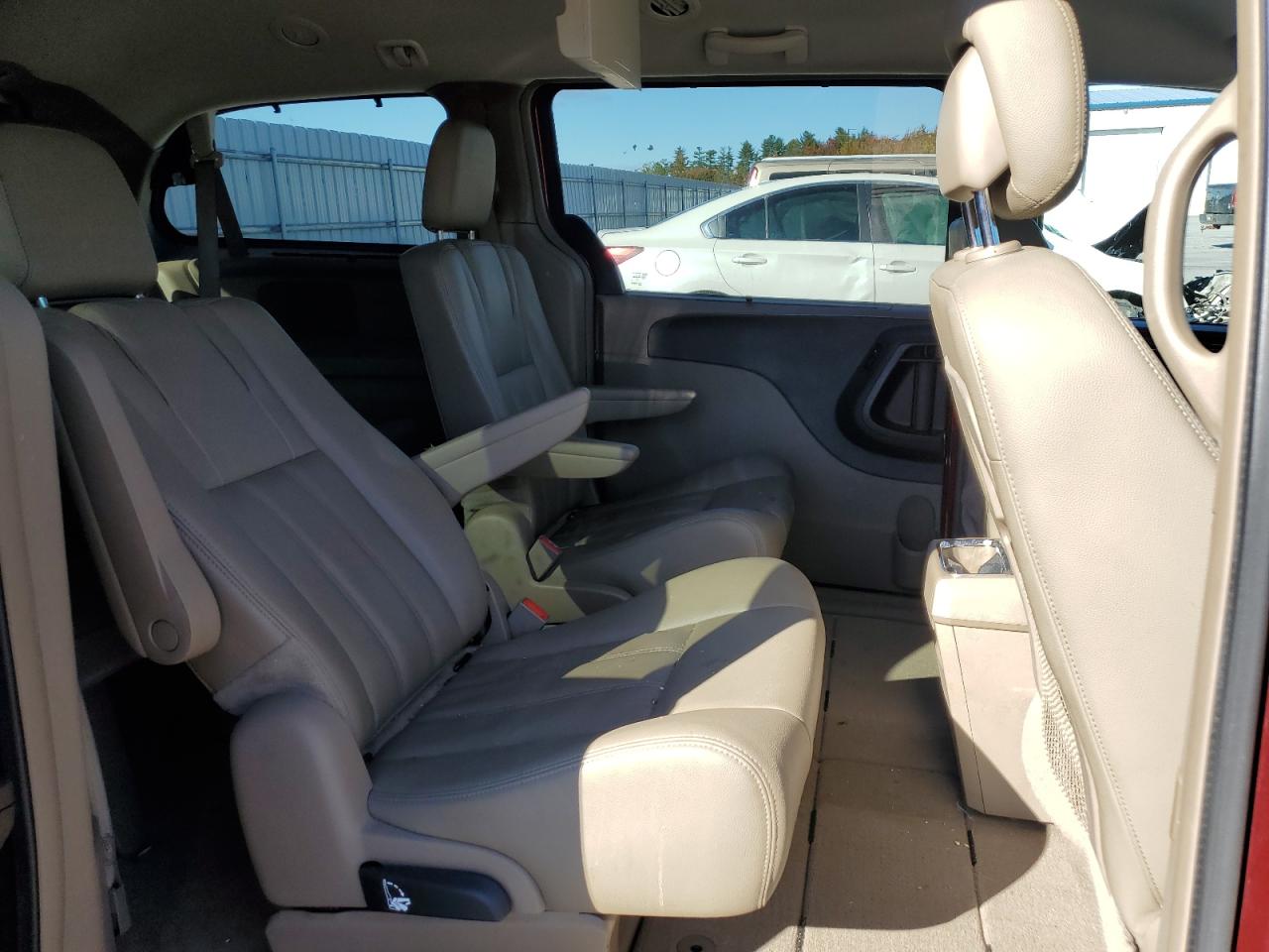 2016 Chrysler Town & Country VIN 2C4RC1BG3GR303742 Copart auction photo, front end / undercarriage damage thumbnail 12