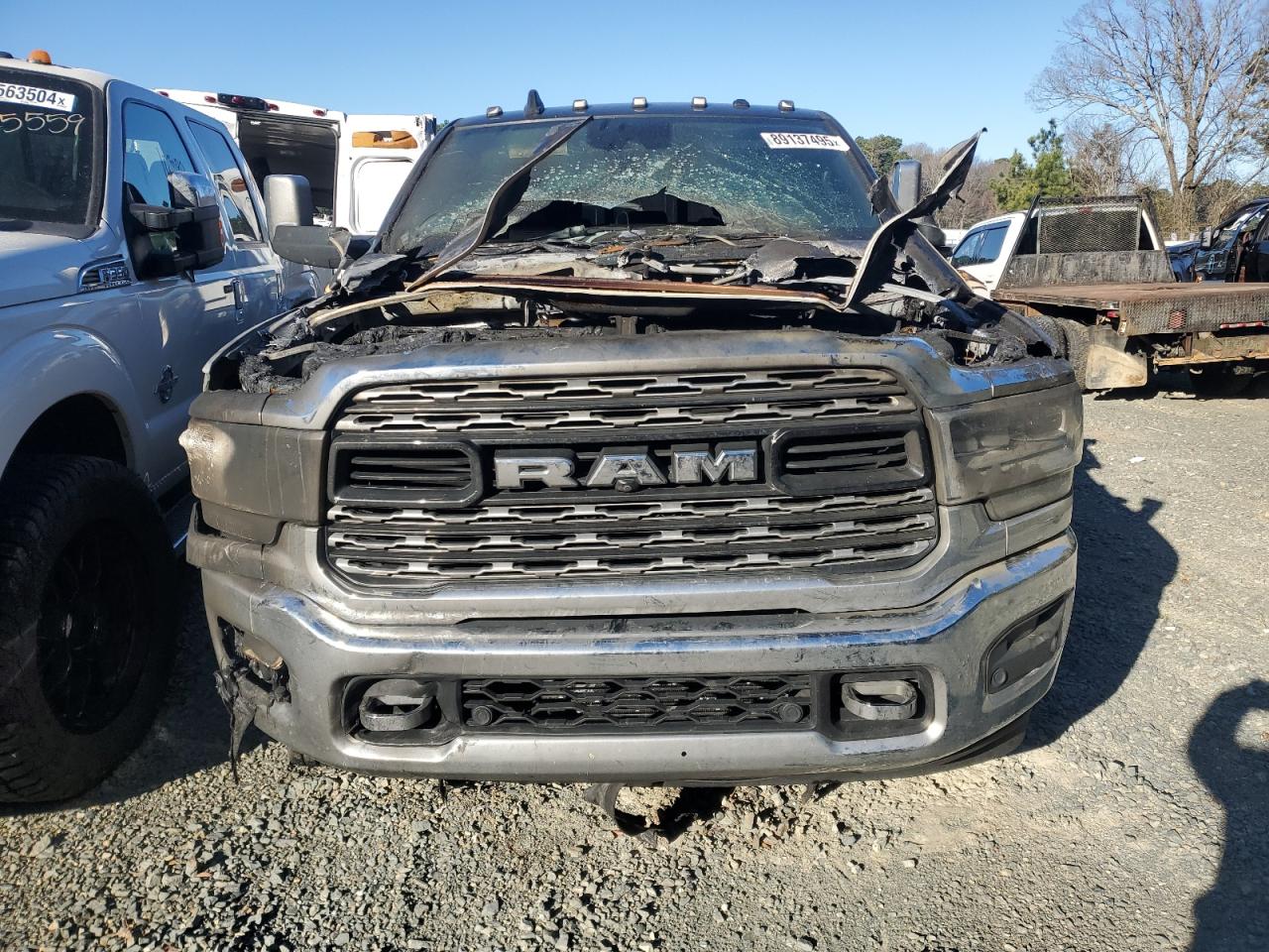 2022 RAM 3500 VIN 3C63RRRLXNG135744 Copart auction photo, burn - engine damage thumbnail 5