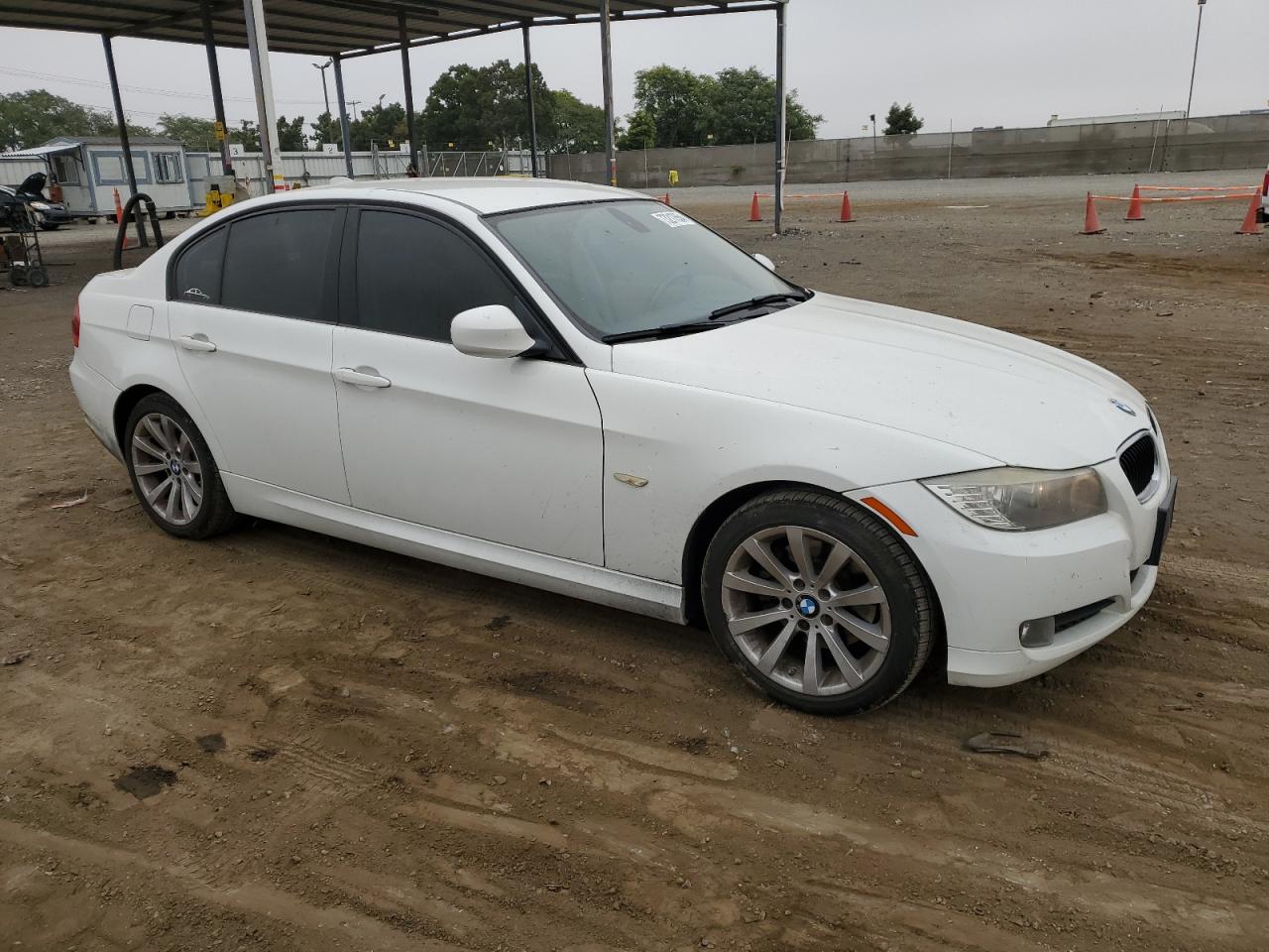 2011 BMW 3er VIN WBAPH5G50BNM82106 Copart auction photo, rear end damage thumbnail 4