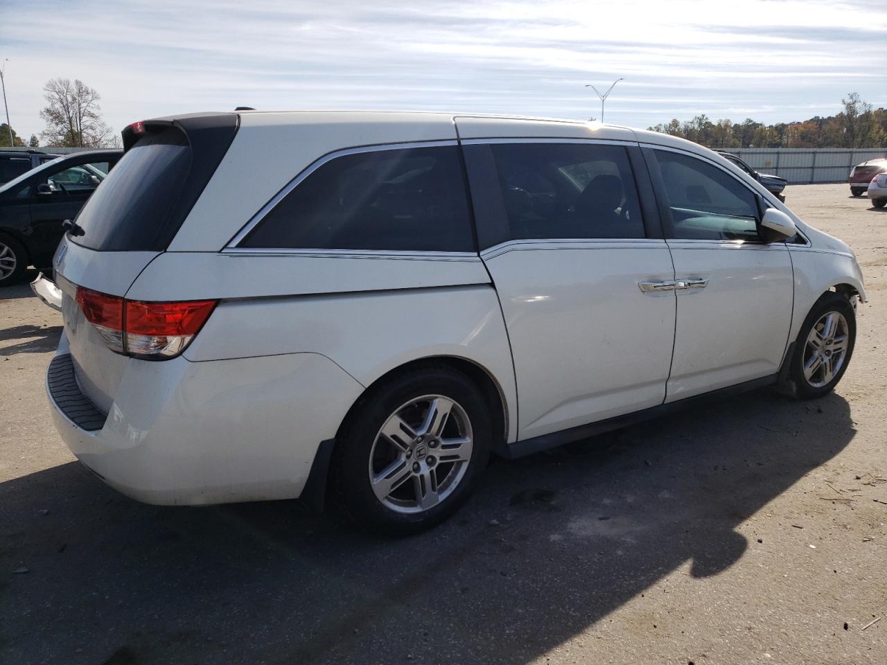 2015 Honda Odyssey VIN 5FNRL5H66FB069743 Copart auction photo, front end damage thumbnail 3