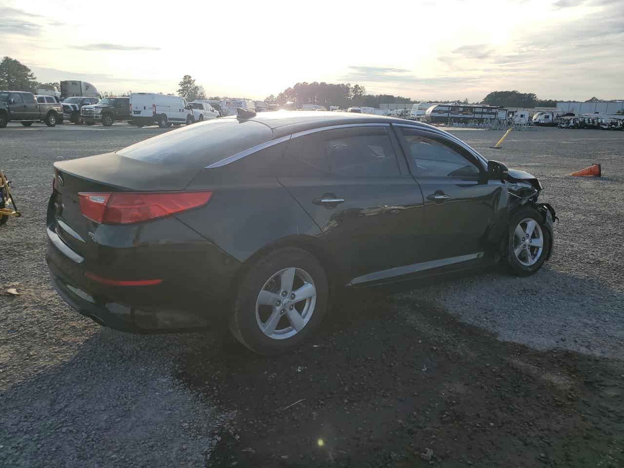 2015 KIA Optima VIN KNAGM4A70F5620345 Copart auction photo, front end / side damage thumbnail 3
