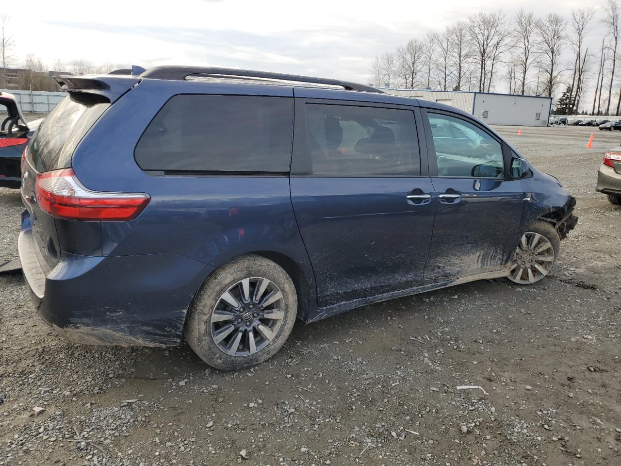 2020 Toyota Sienna VIN 5TDDZ3DC2LS228726 Copart auction photo, front end / side damage thumbnail 3