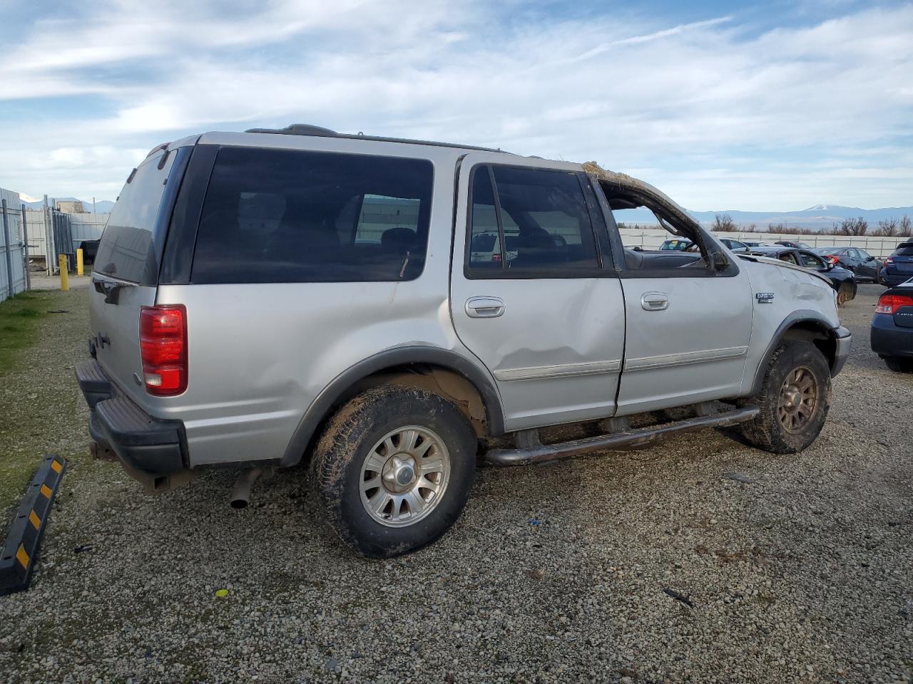 2001 Ford Expedition VIN 1FMPU16L71LA84761 Copart auction photo, rollover damage thumbnail 3