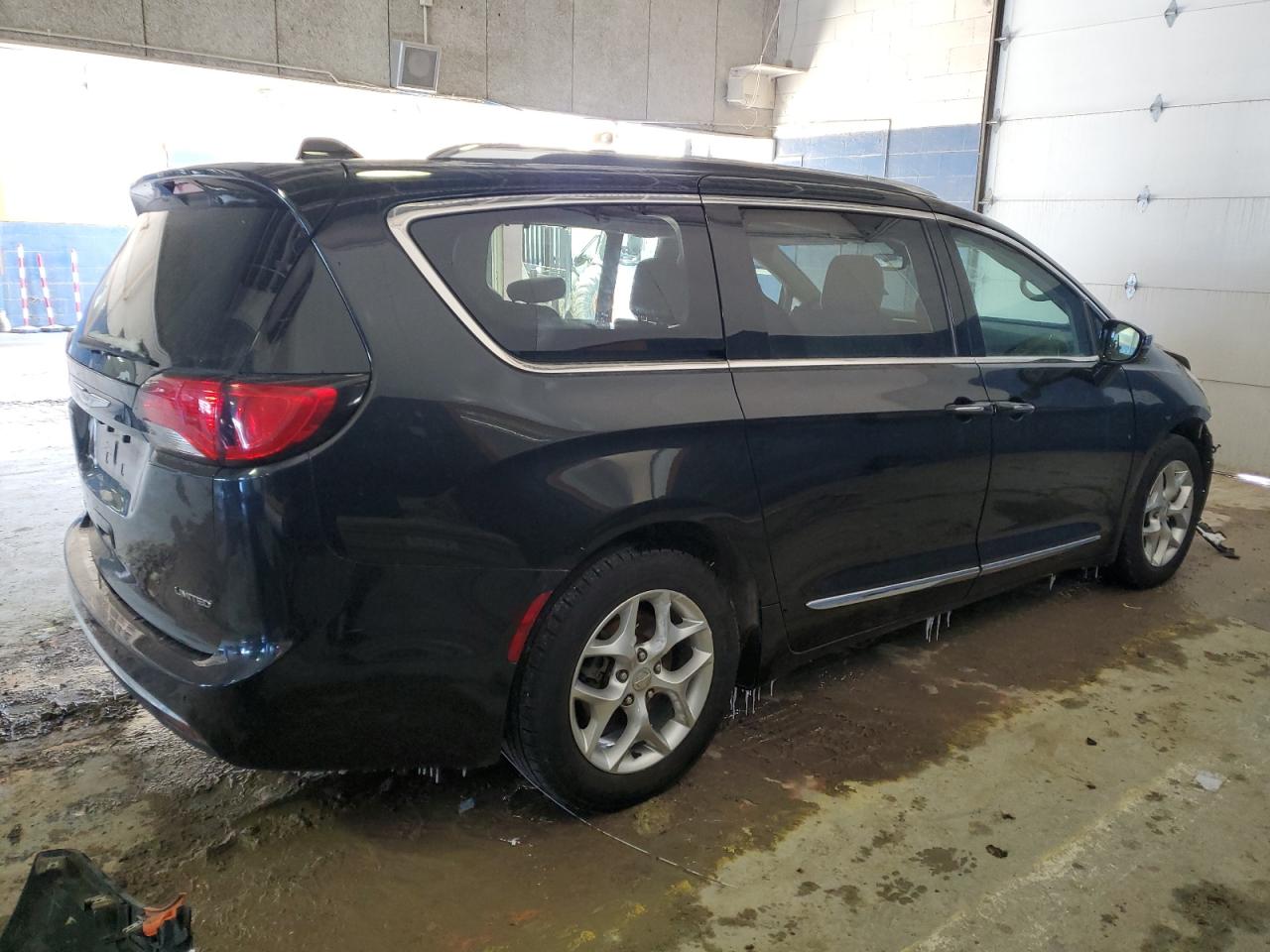 2019 Chrysler Pacifica VIN 2C4RC1GG7KR731654 Copart auction photo, front end / mechanical damage thumbnail 3
