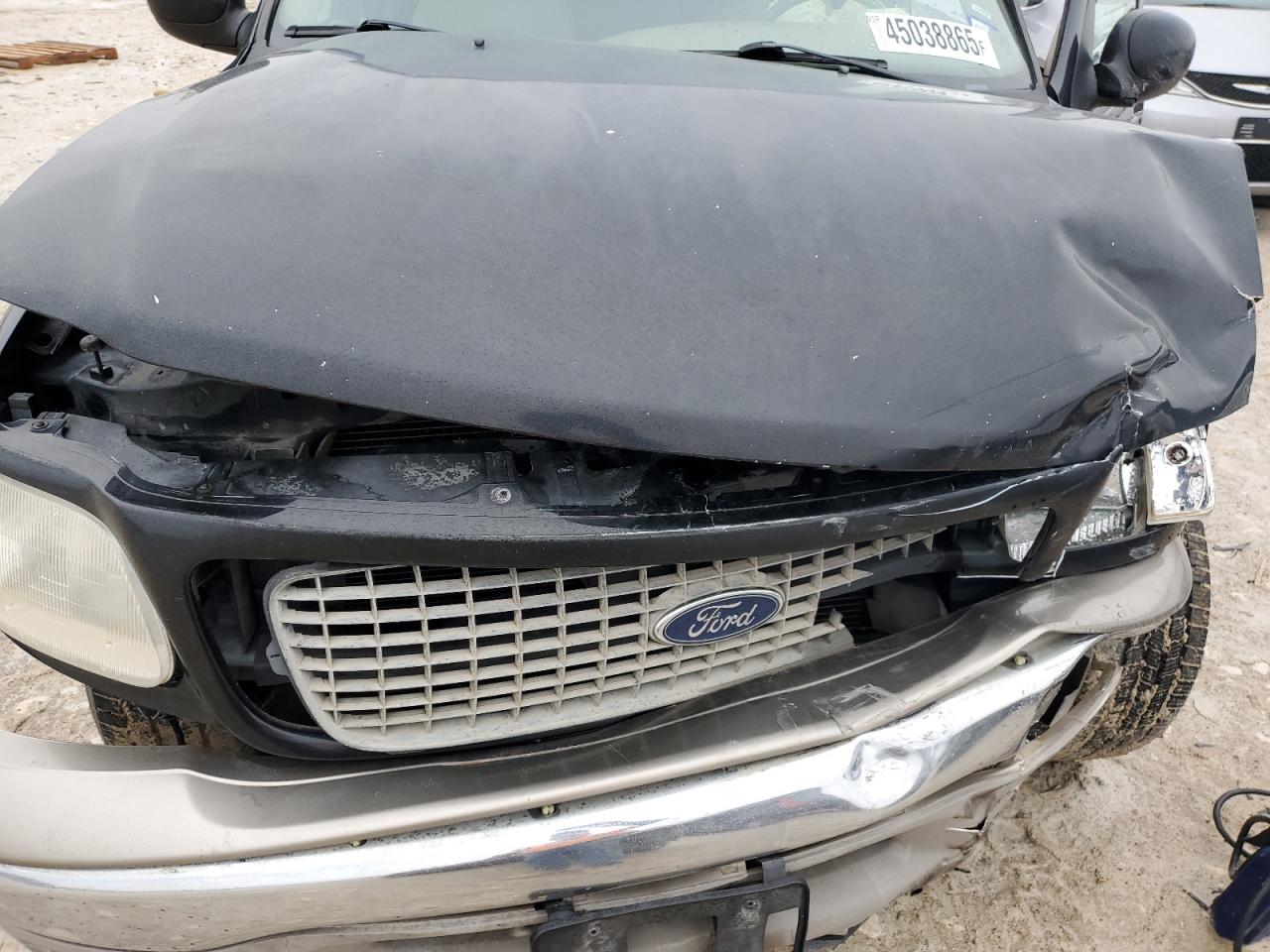 2000 Ford Expedition VIN 1FMRU17L8YLC15827 Copart auction photo, front end / side damage thumbnail 12
