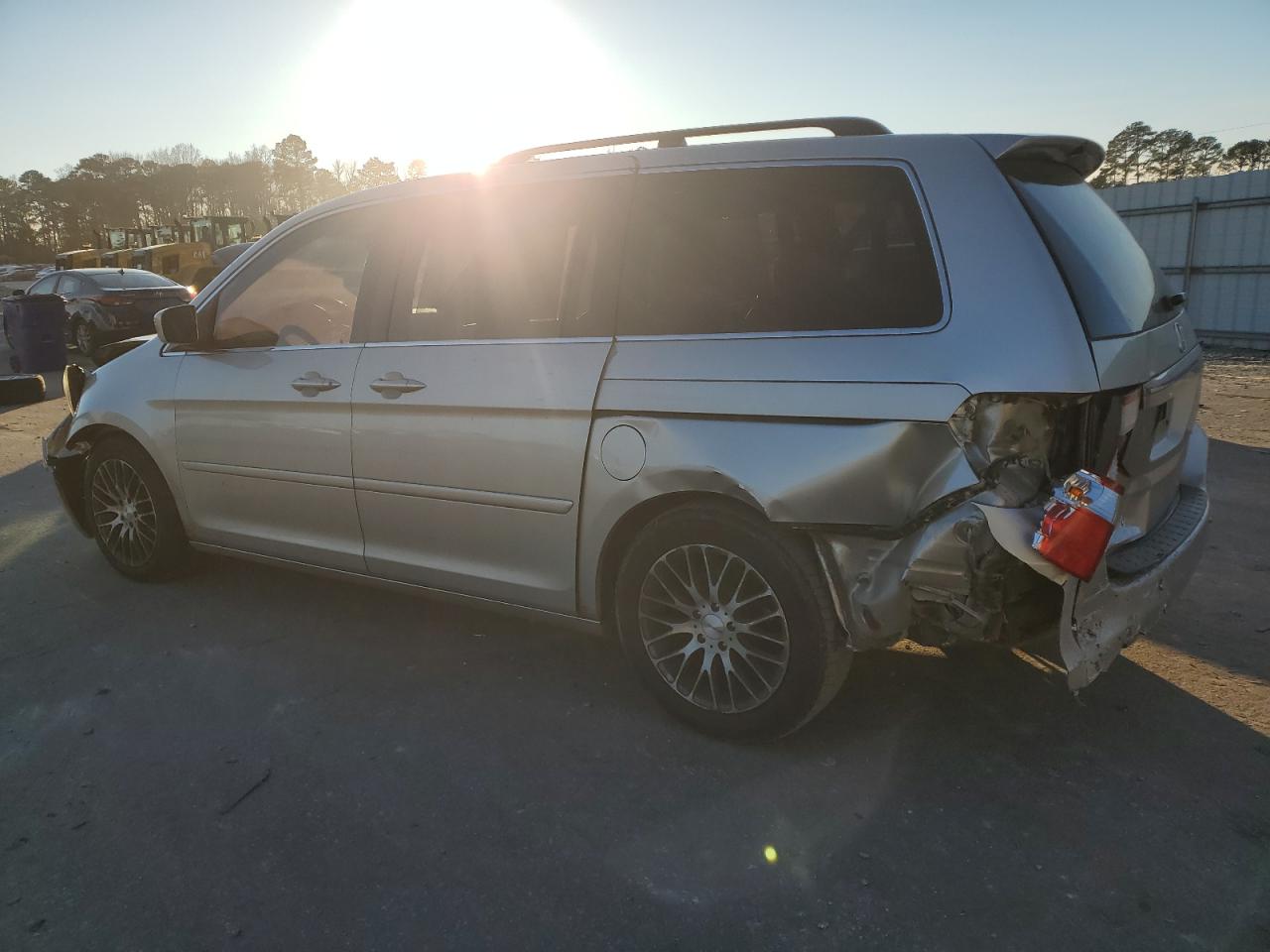 2005 Honda Odyssey VIN 5FNRL38815B031681 Copart auction photo, front end / rear end damage thumbnail 2
