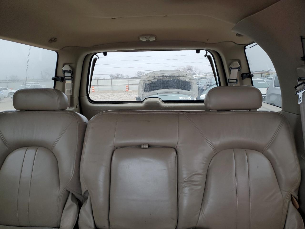 2000 Ford Expedition VIN 1FMRU17L8YLC15827 Copart auction photo, front end / side damage thumbnail 10