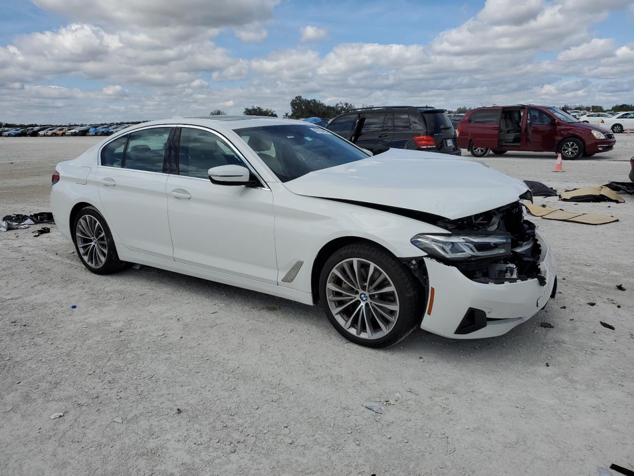 2022 BMW 5er VIN WBA73BJ06NCJ37236 Copart auction photo, front end damage thumbnail 4