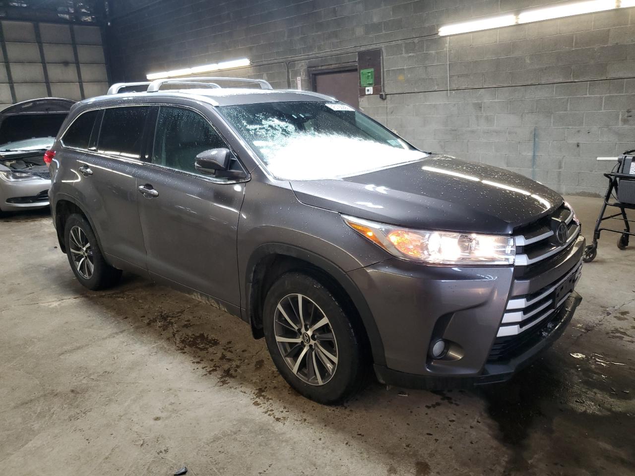 2017 Toyota Highlander VIN 5TDJZRFHXHS450811 Copart auction photo, side damage thumbnail 4