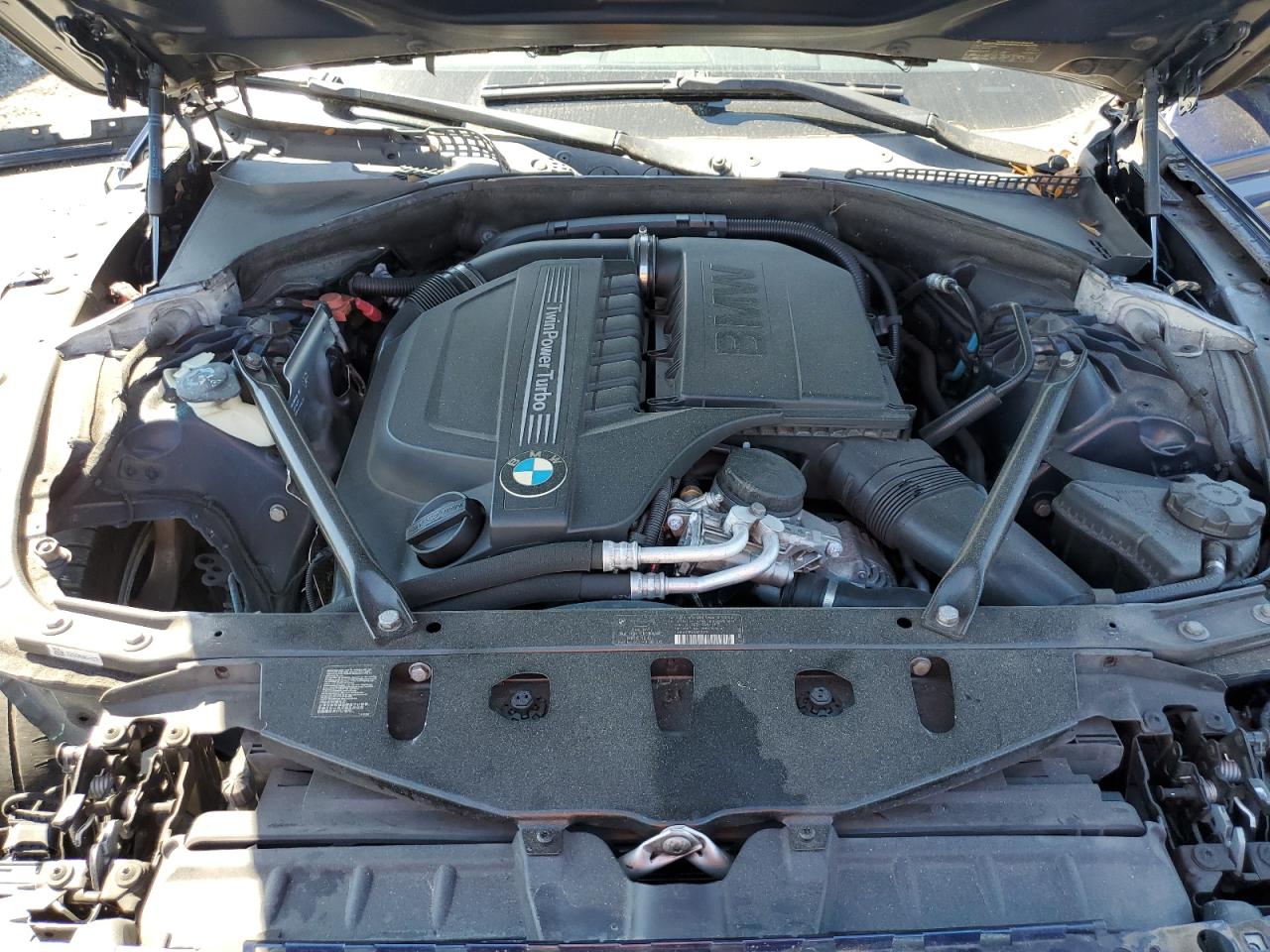 2012 BMW 5er VIN WBAFR7C56CC811513 Copart auction photo, front end / undercarriage damage thumbnail 11