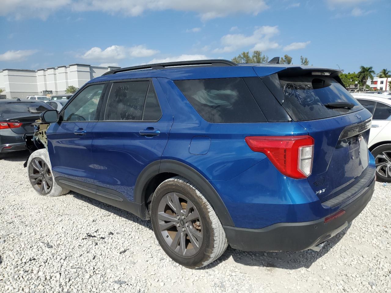 2022 Ford Explorer VIN 1FMSK7DH3NGC39399 Copart auction photo, front end damage thumbnail 2