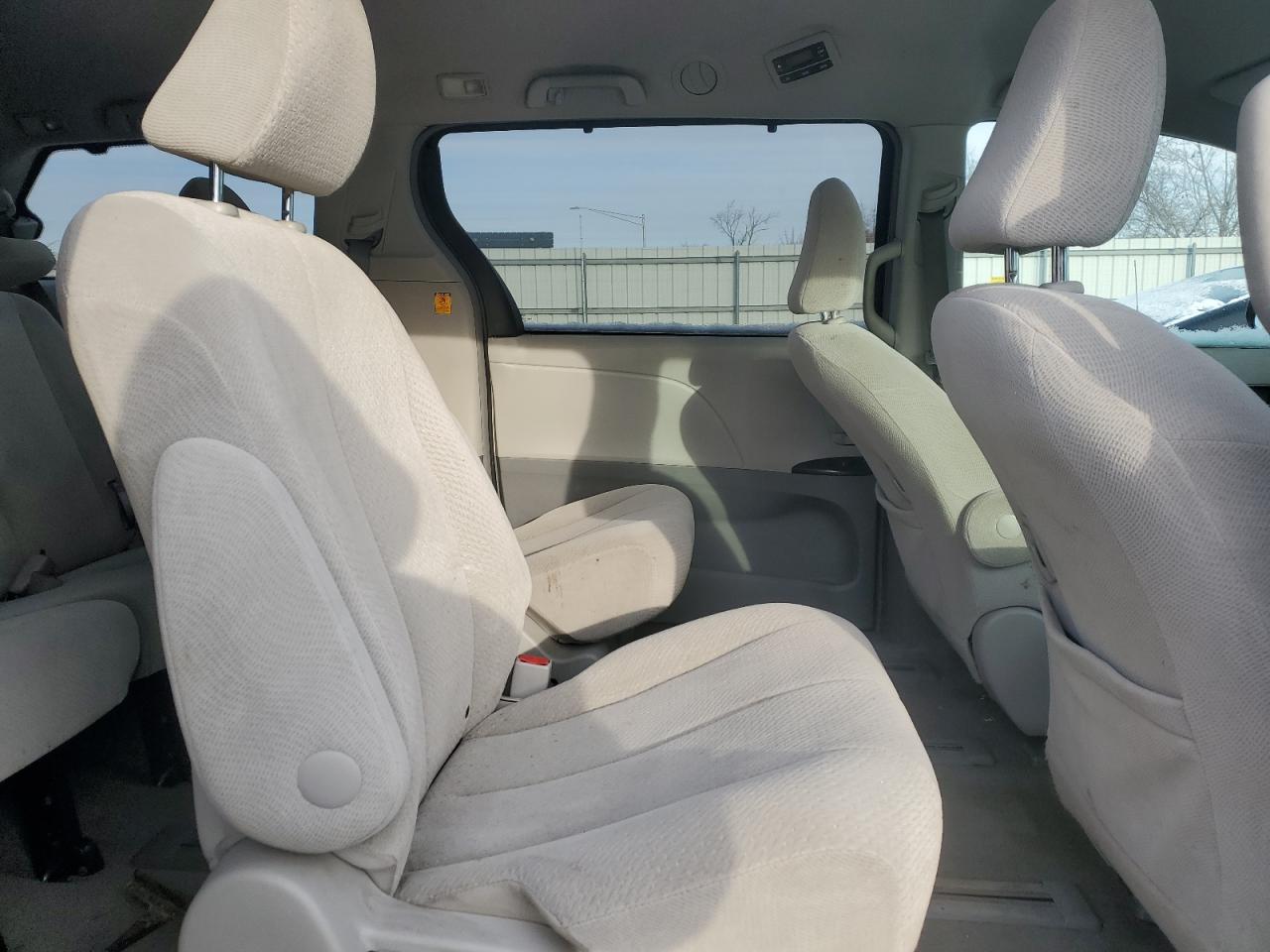 2013 Toyota Sienna VIN 5TDJK3DC8DS056503 Copart auction photo, minor dent/scratches damage thumbnail 11