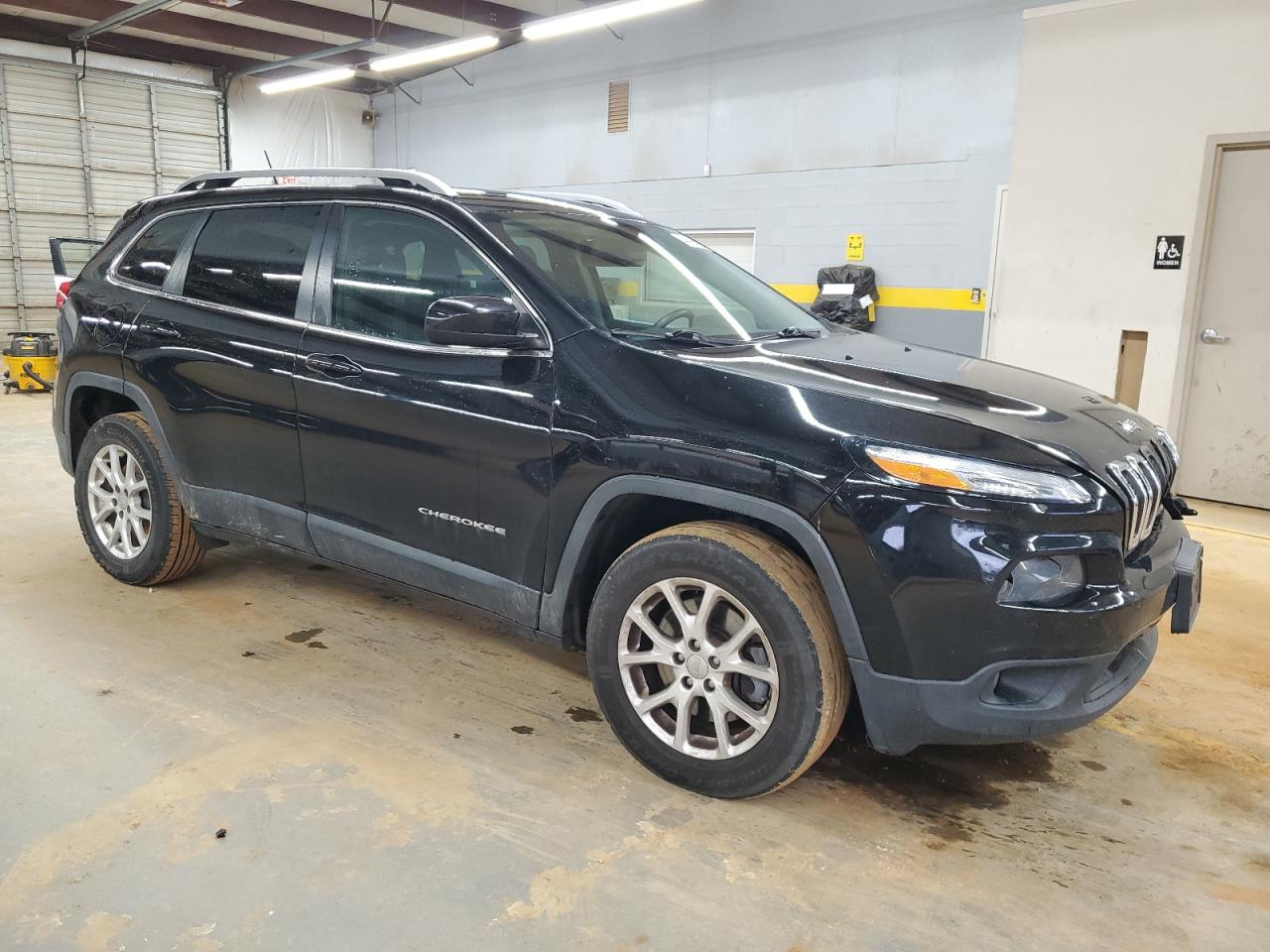 2018 Jeep Grand Cherokee VIN 1C4PJMCB9JD570038 Copart auction photo, front end damage thumbnail 4