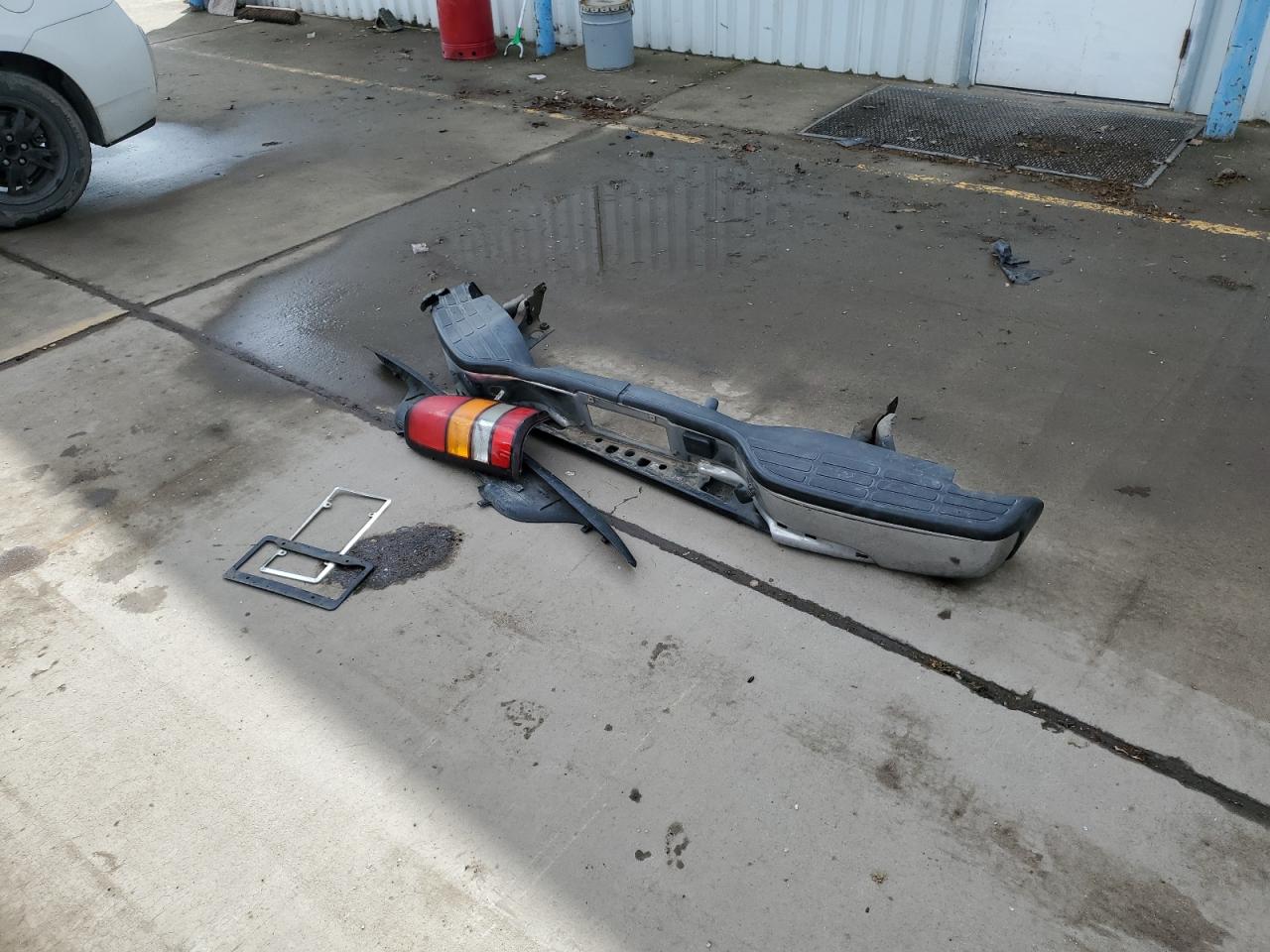2005 GMC Sierra VIN 2GTEC13T651207061 Copart auction photo, rear end damage thumbnail 12