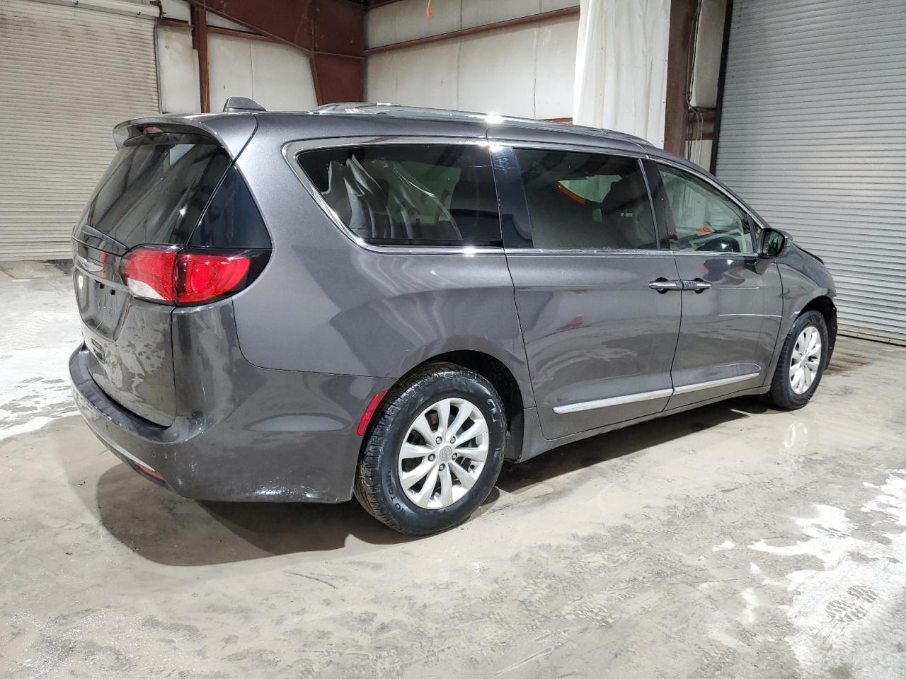 2018 Chrysler Pacifica VIN 2C4RC1BG3JR257465 Copart auction photo, front end damage thumbnail 3