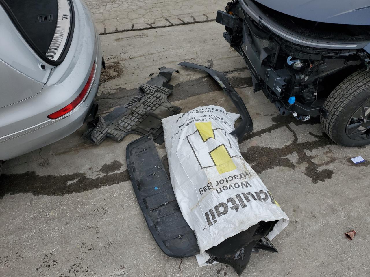 2015 Audi Q7 VIN WA1LGAFE0FD004773 Copart auction photo, front end damage thumbnail 13