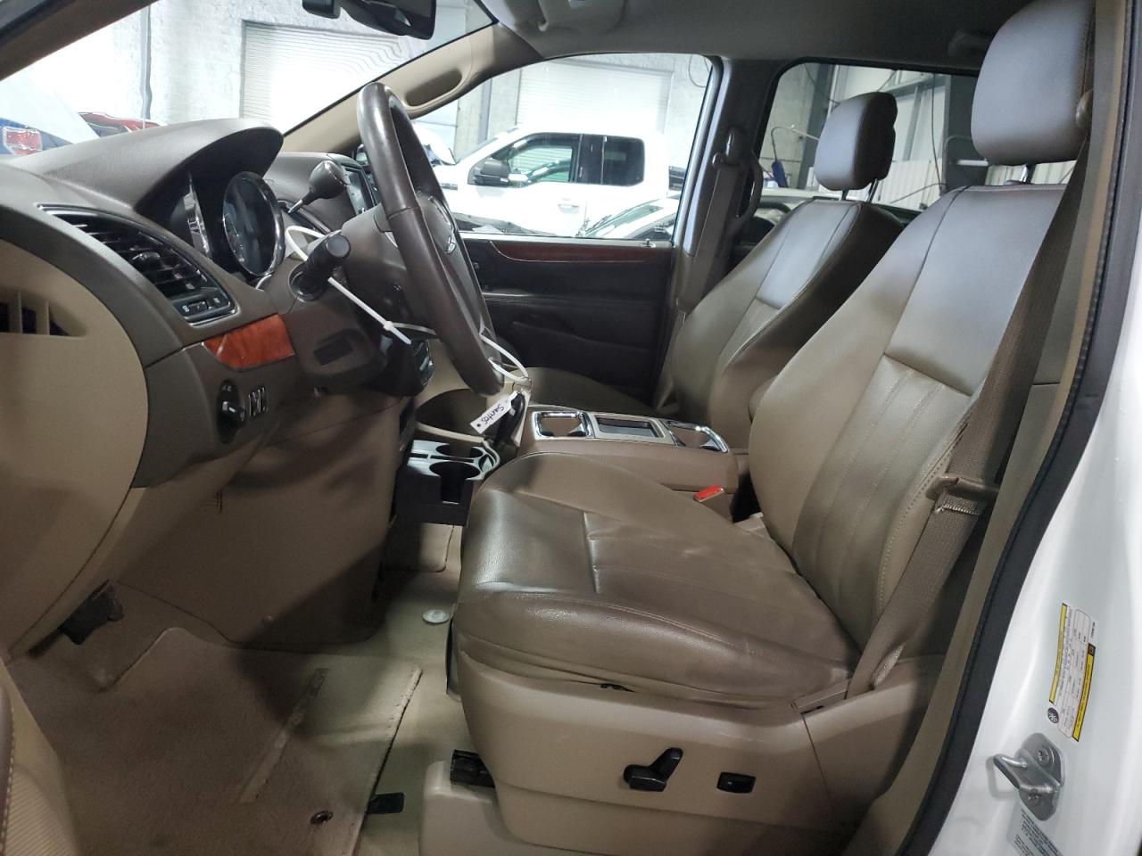 2015 Chrysler Town & Country VIN 2C4RC1CG6FR698108 Copart auction photo, front end damage thumbnail 7