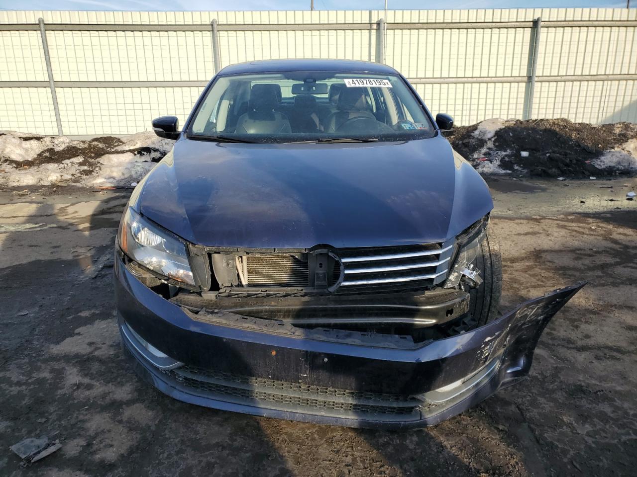 2015 Volkswagen Passat VIN 1VWBT7A31FC015449 Copart auction photo, front end damage thumbnail 5