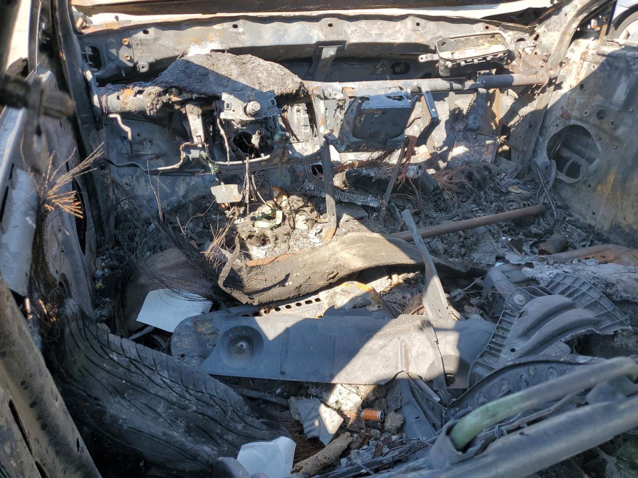 2003 Toyota Camry VIN 4T1BE32KX3U130256 Copart auction photo, burn damage thumbnail 8