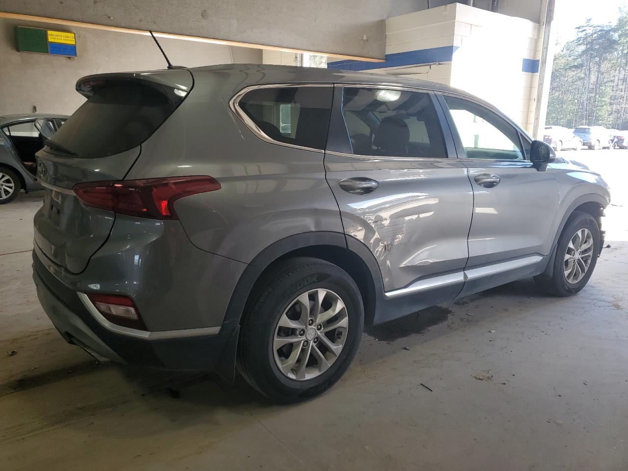 2019 Hyundai Santa Fe VIN 5NMS23AD8KH095190 Copart auction photo, front end damage thumbnail 3