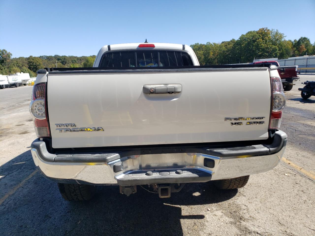 2014 Toyota Tacoma VIN 5TFTU4GN0EX063012 Copart auction photo, front end / side damage thumbnail 6