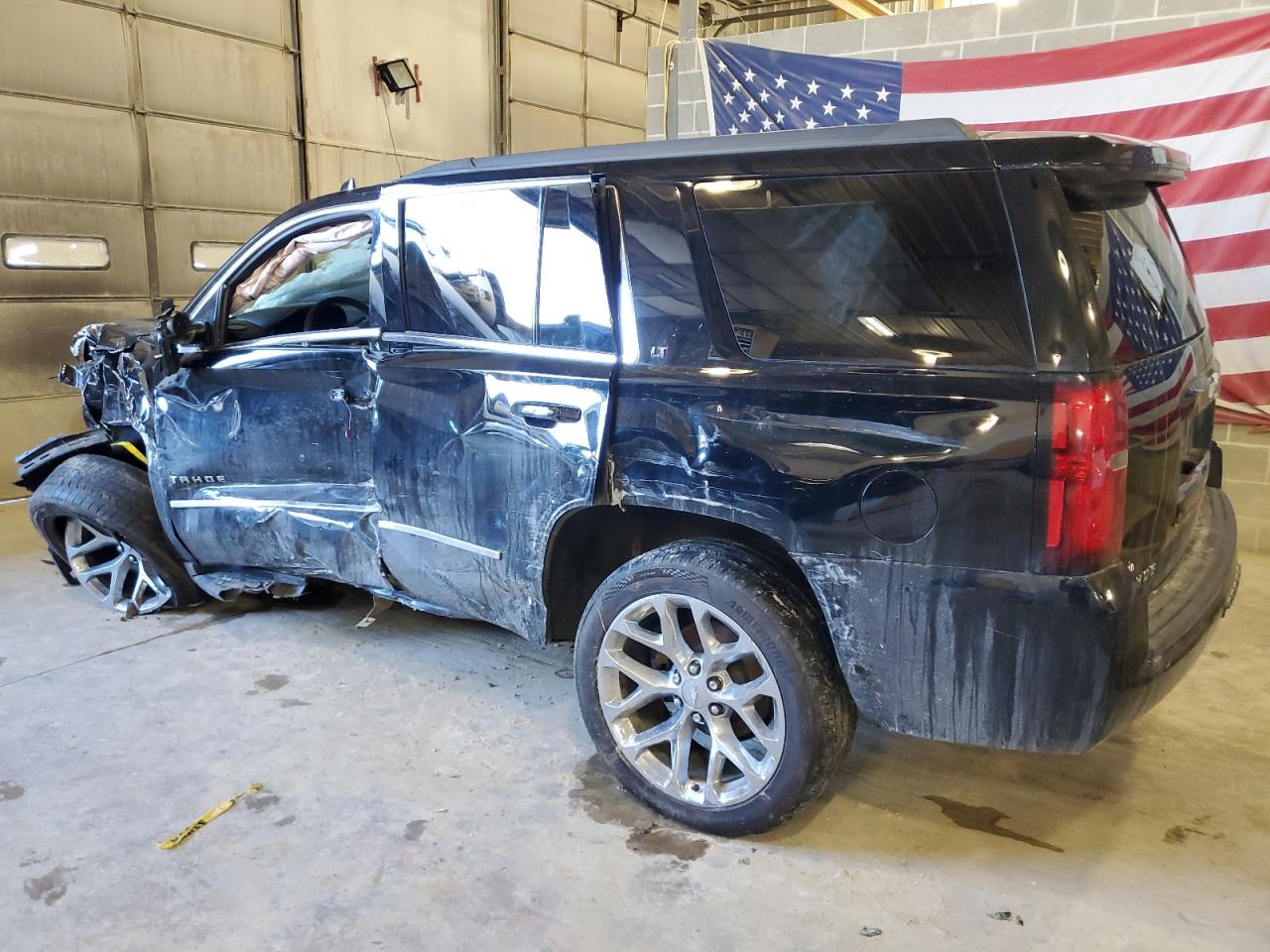 2017 Chevrolet Tahoe VIN 1GNSKBKC5HR395927 Copart auction photo, front end / side damage thumbnail 2