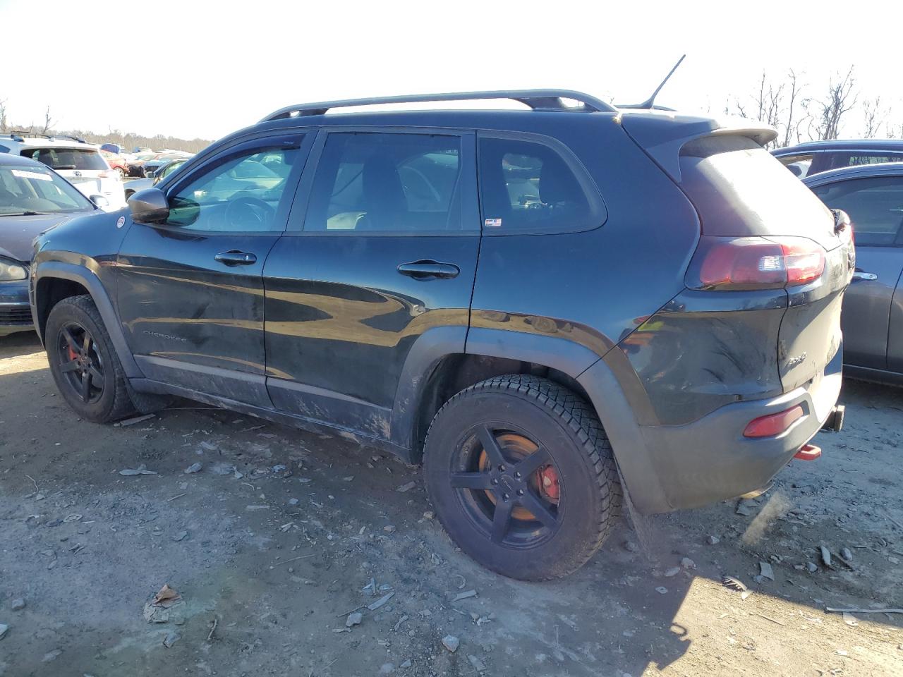 2015 Jeep Cherokee VIN 1C4PJMBS3FW572056 Copart auction photo, side damage thumbnail 2