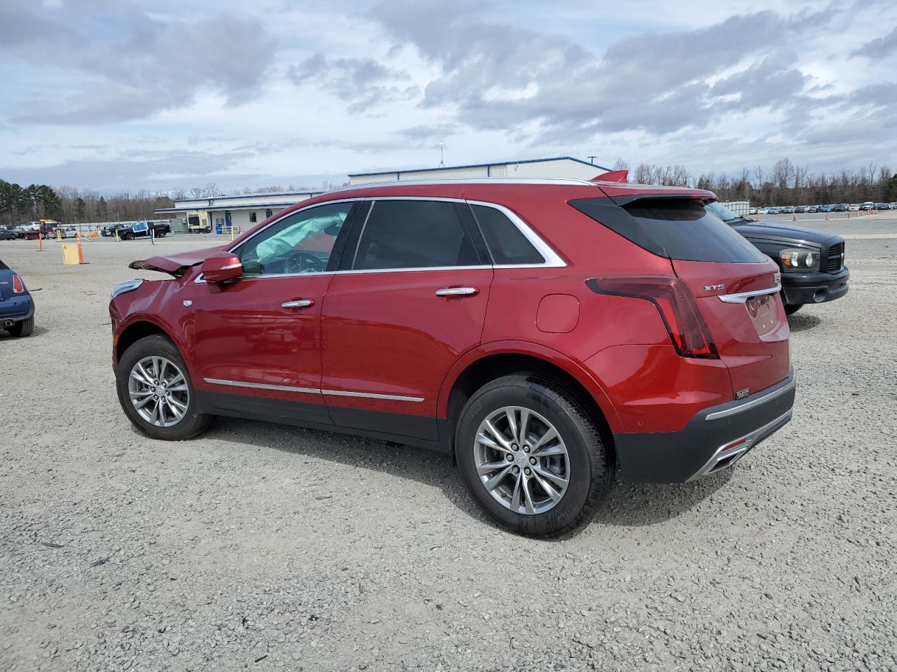 2022 Cadillac XT5 VIN 1GYKNCRS9NZ130520 Copart auction photo, front end damage thumbnail 2
