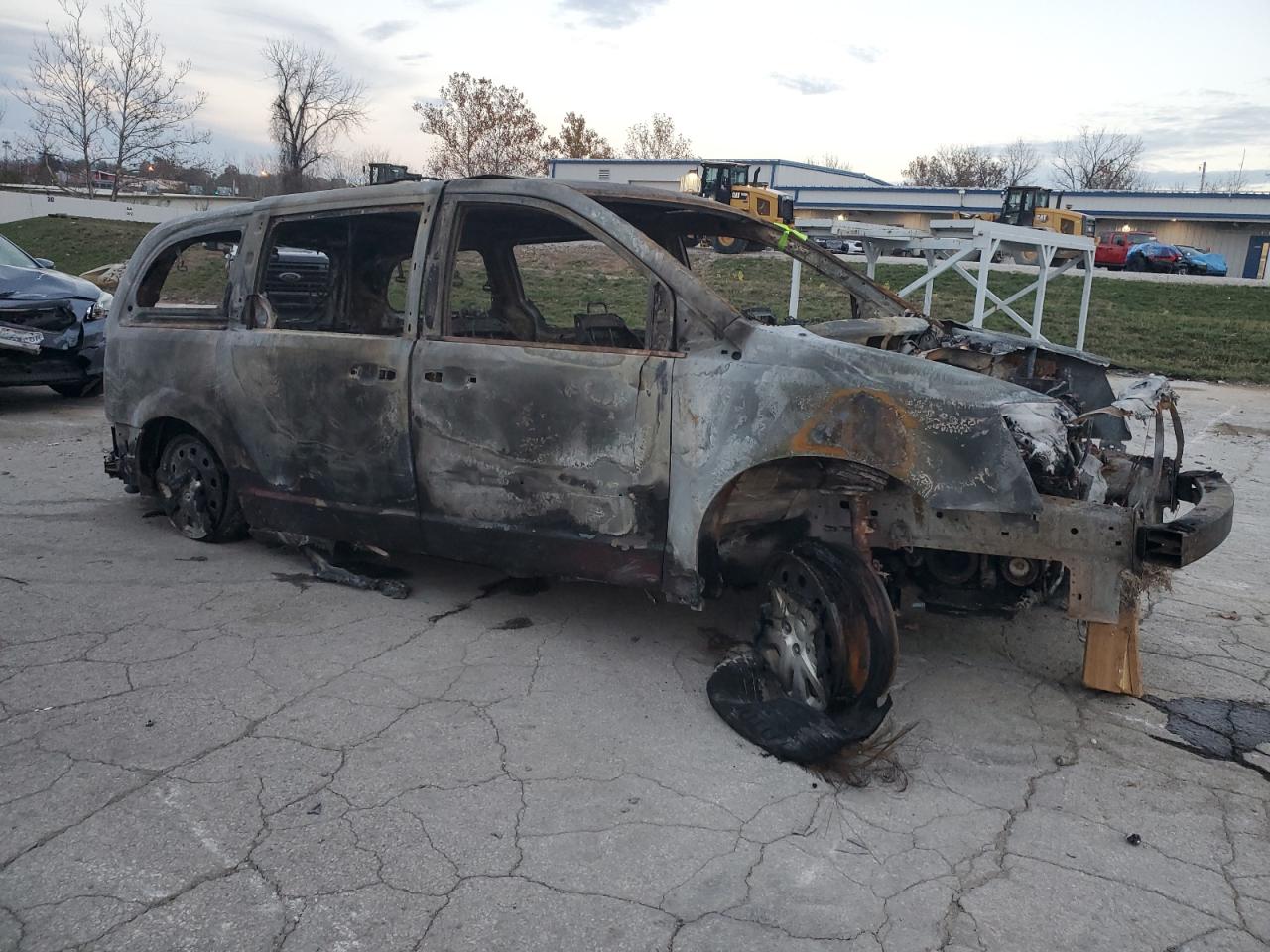 2014 Dodge Caravan VIN 2C4RDGBG9ER110122 Copart auction photo, burn damage thumbnail 4