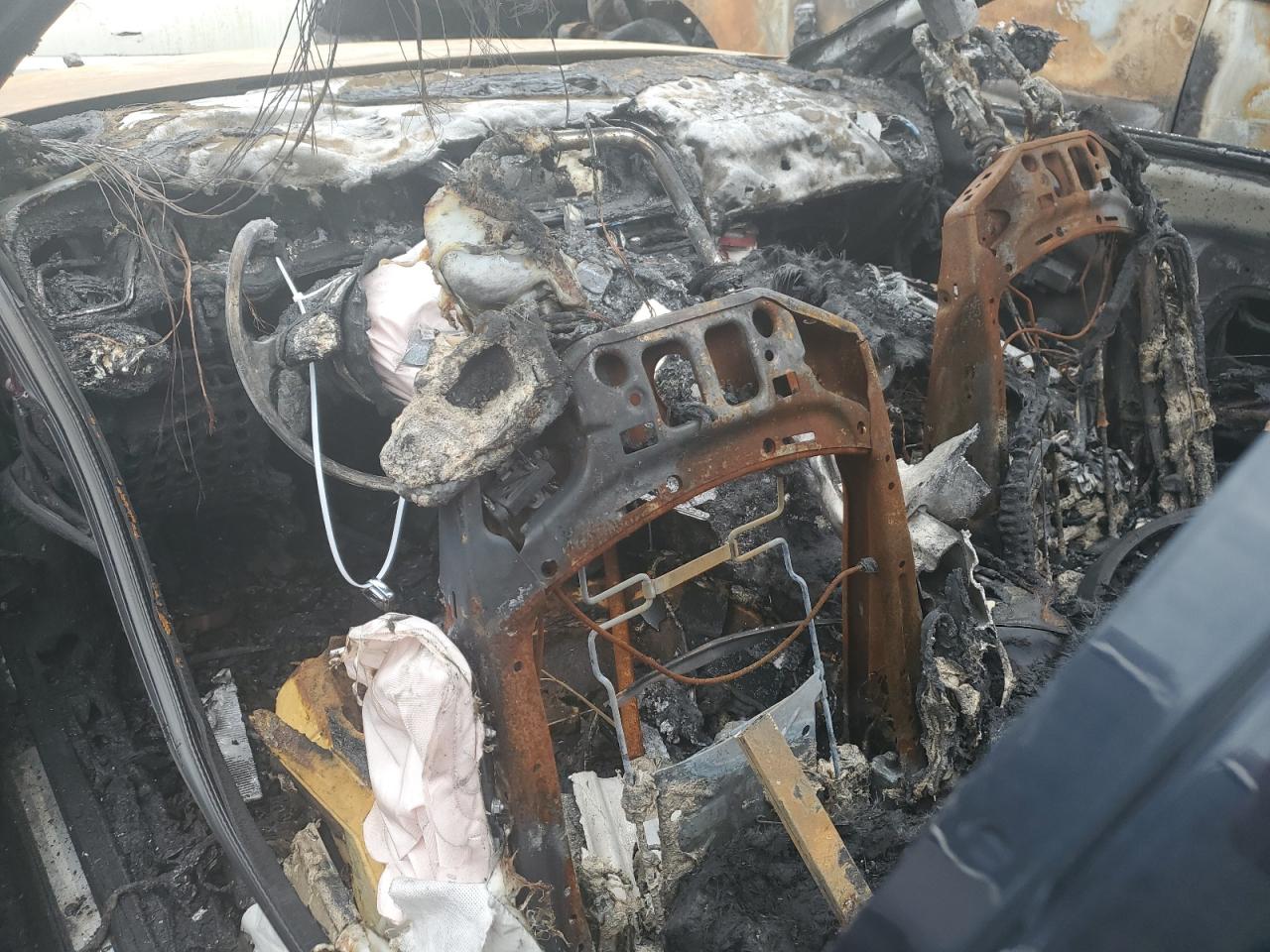 2013 Audi A5 VIN WAULFAFR7DA052195 Copart auction photo, burn / burn - engine damage thumbnail 8