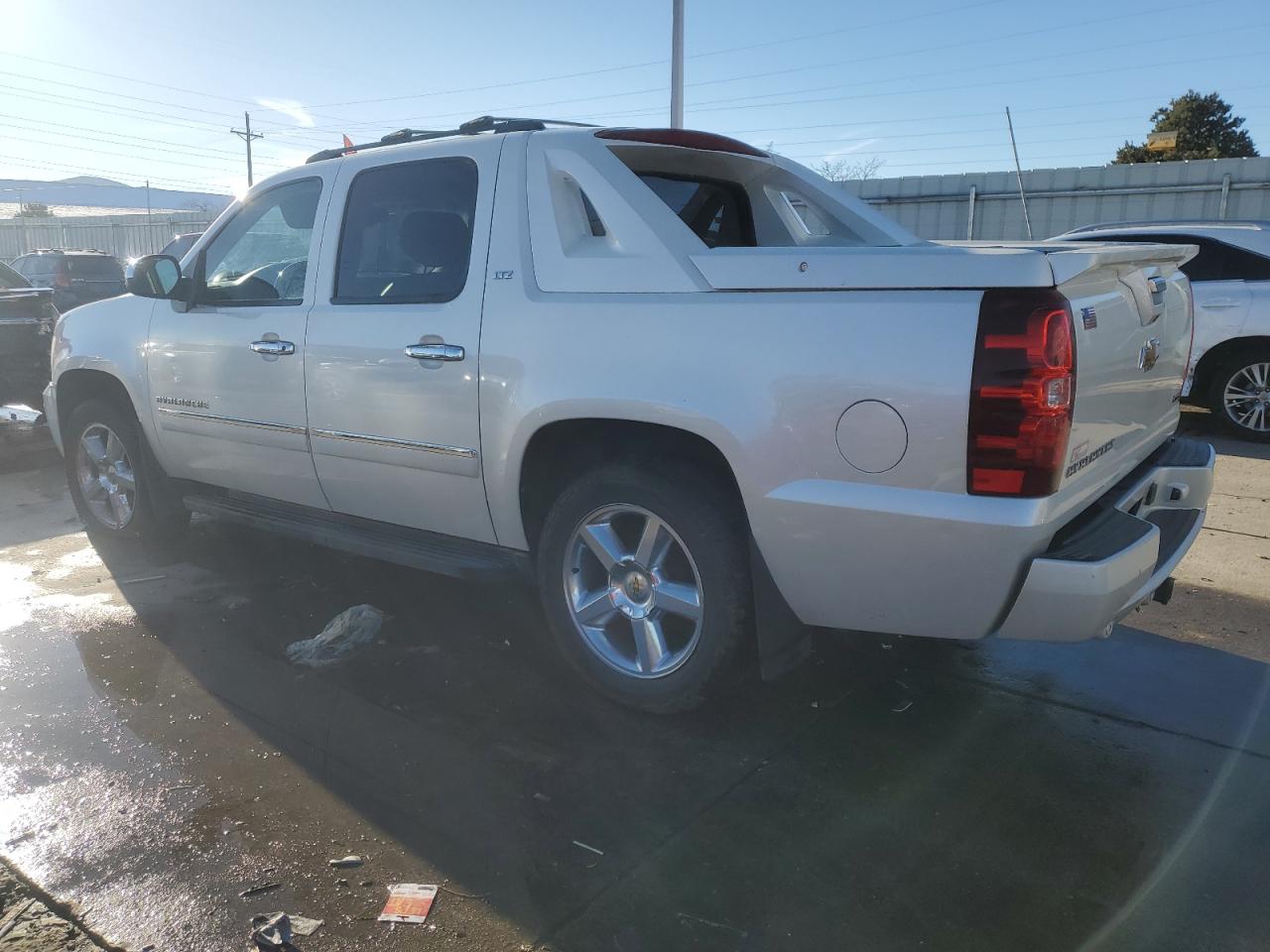 2011 Chevrolet Avalanche VIN 3GNTKGE39BG233321 Copart auction photo, front end damage thumbnail 2
