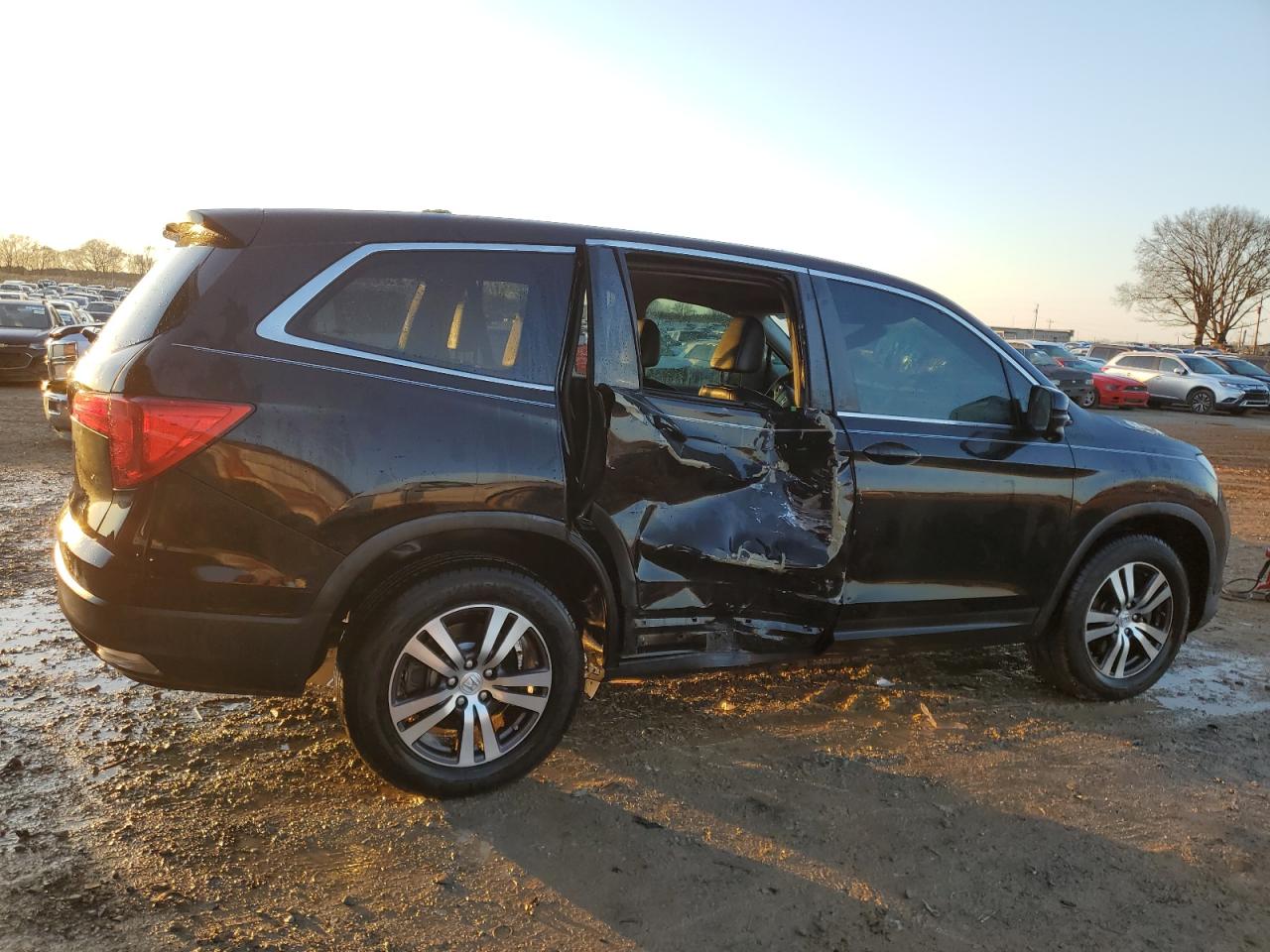 2016 Honda Pilot VIN 5FNYF5H5XGB030861 Copart auction photo, side / front end damage thumbnail 3