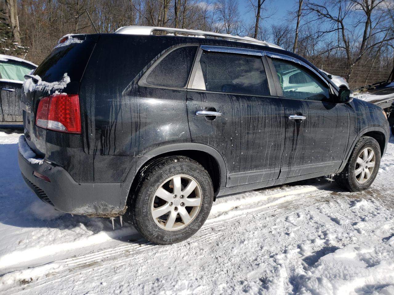 2013 KIA Sorento VIN 5XYKT3A63DG355975 Copart auction photo, vandalism damage thumbnail 3