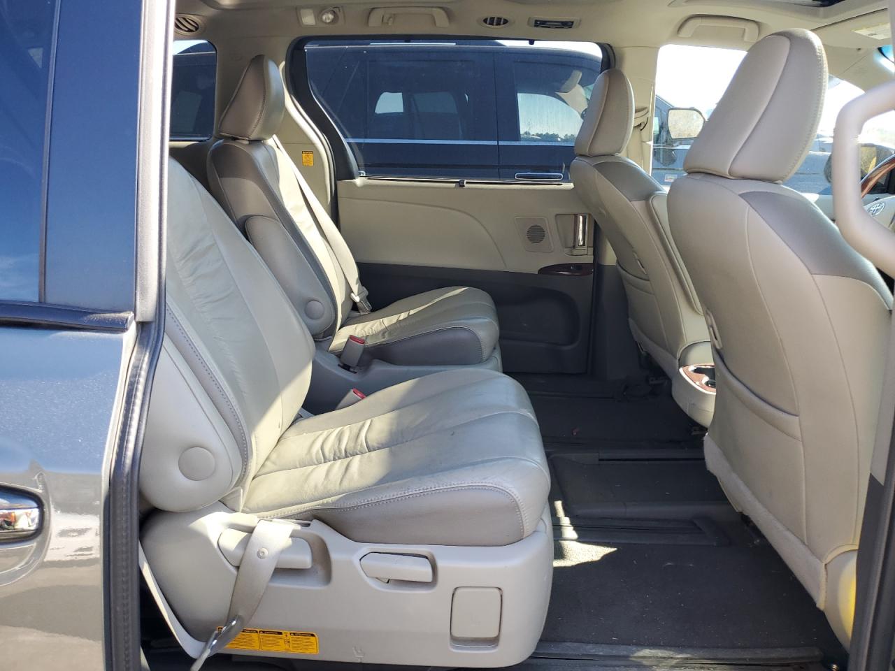 2011 Toyota Sienna VIN 5TDDK3DC6BS009464 Copart auction photo, rear end damage thumbnail 11