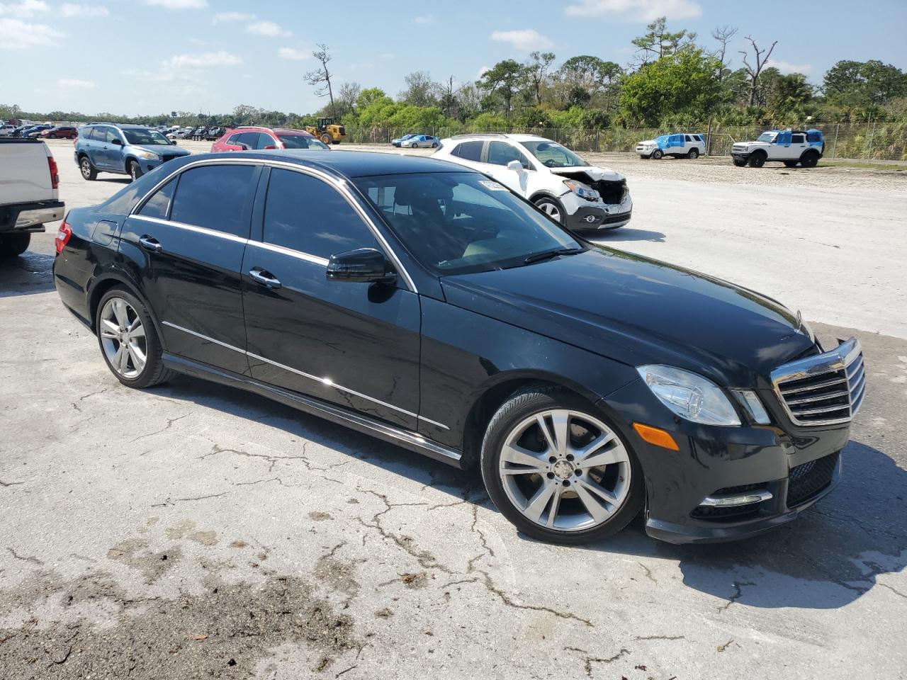 2013 Mercedes-Benz E-klasse VIN WDDHF5KB8DA702456 Copart auction photo, front end / minor dent/scratches damage thumbnail 4