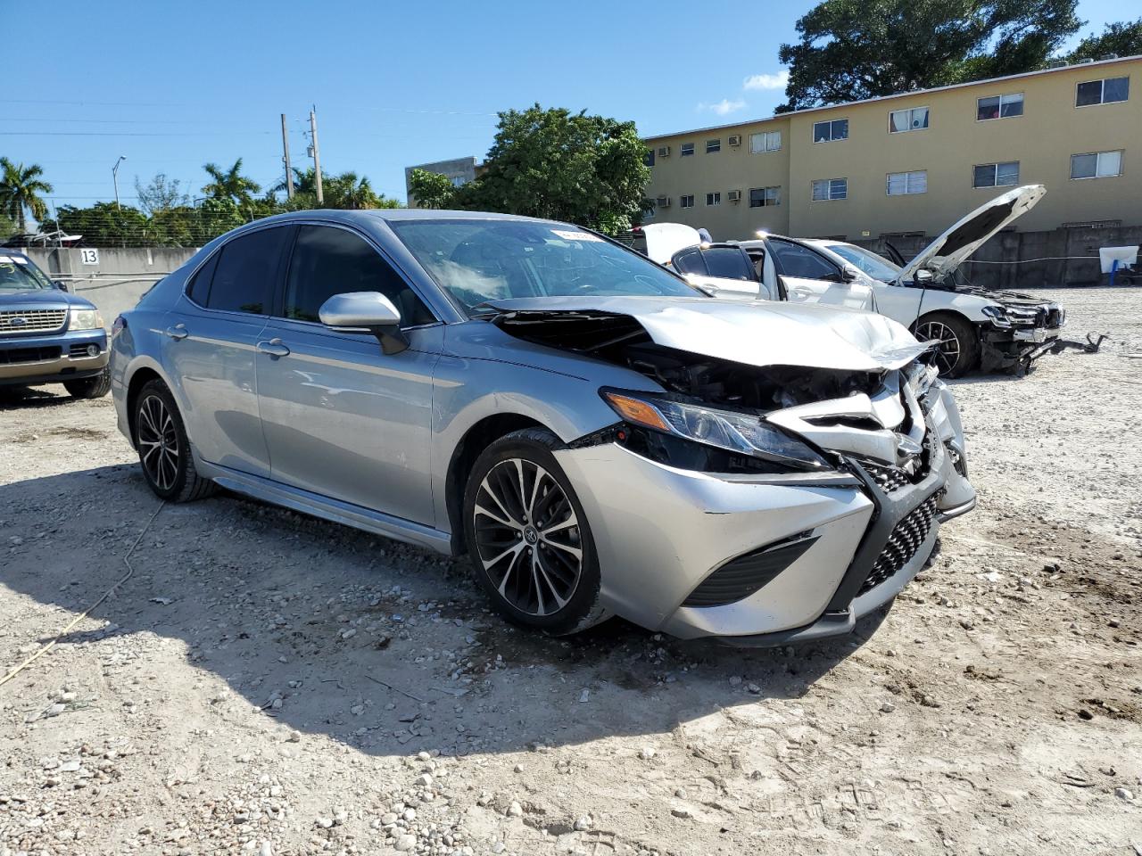 2020 Toyota Camry VIN 4T1M11AK3LU922730 Copart auction photo, front end / minor dent/scratches damage thumbnail 4