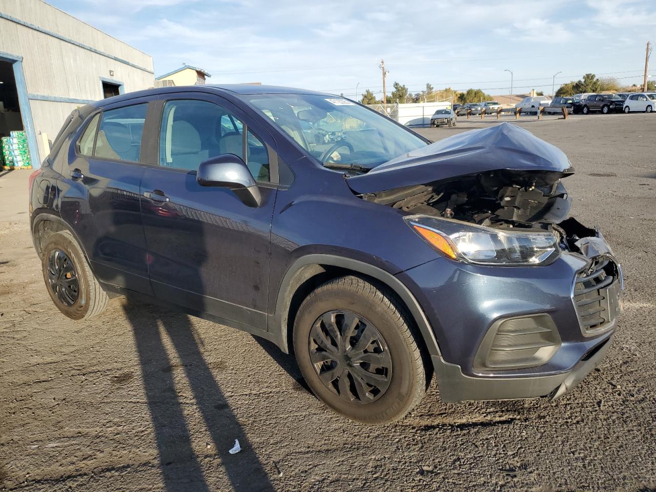 2018 Chevrolet Trax VIN 3GNCJKSB3JL195978 Copart auction photo, front end / side damage thumbnail 4