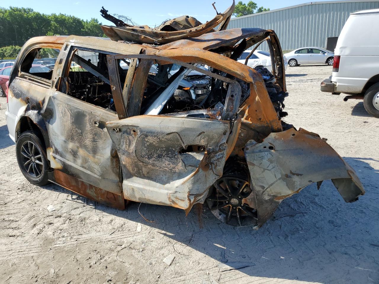 2018 Dodge Caravan VIN 2C4RDGEG7JR343387 Copart auction photo, burn damage thumbnail 4