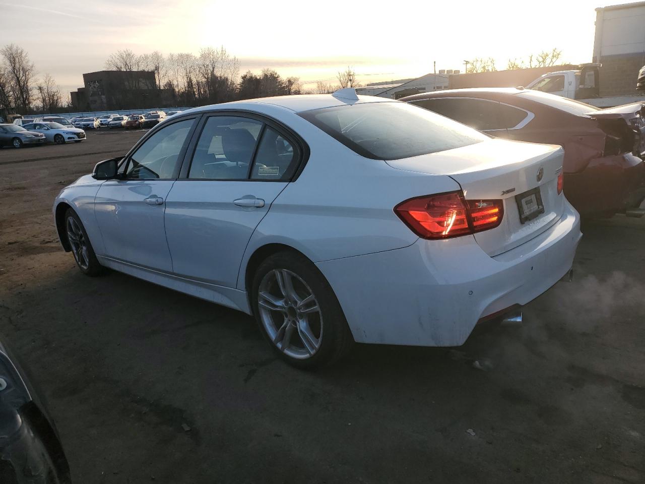 2014 BMW 3er VIN WBA3B9C56EF588068 Copart auction photo, undercarriage / minor dent/scratches damage thumbnail 2