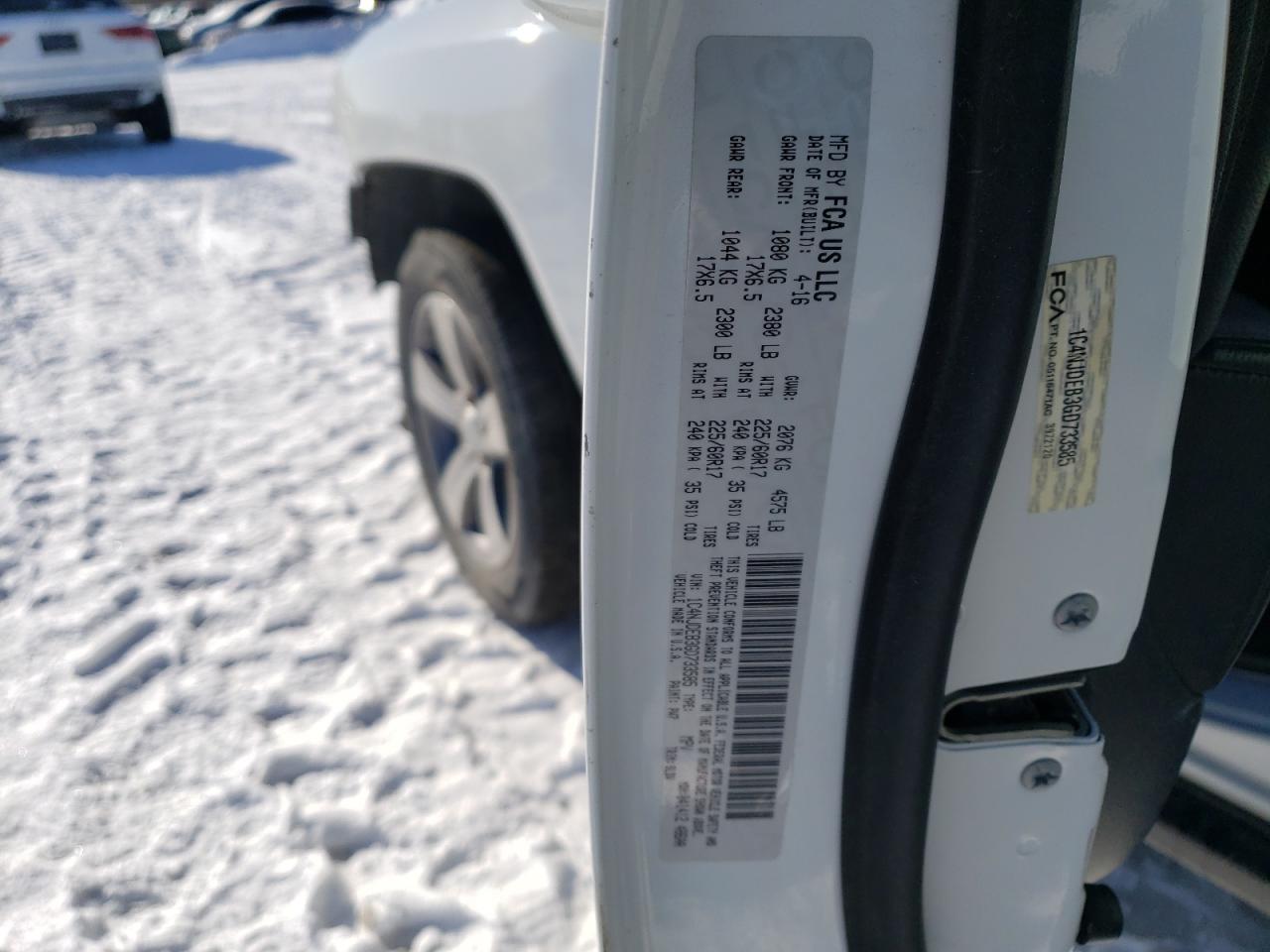 2016 Jeep Compass VIN 1C4NJDEB3GD733585 Copart auction photo, front end / minor dent/scratches damage thumbnail 15