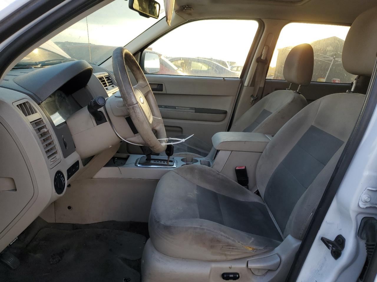 2008 Ford Escape VIN 1FMCU93108KE82300 Copart auction photo, minor dent/scratches damage thumbnail 7
