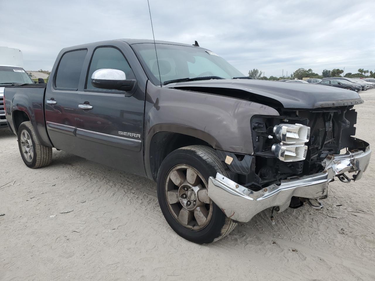 2011 GMC Sierra VIN 3GTP1VE06BG111944 Copart auction photo, front end / minor dent/scratches damage thumbnail 4