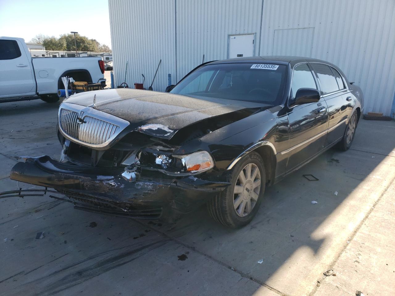 2005 Lincoln Town Car VIN 1LNHM84W35Y660056