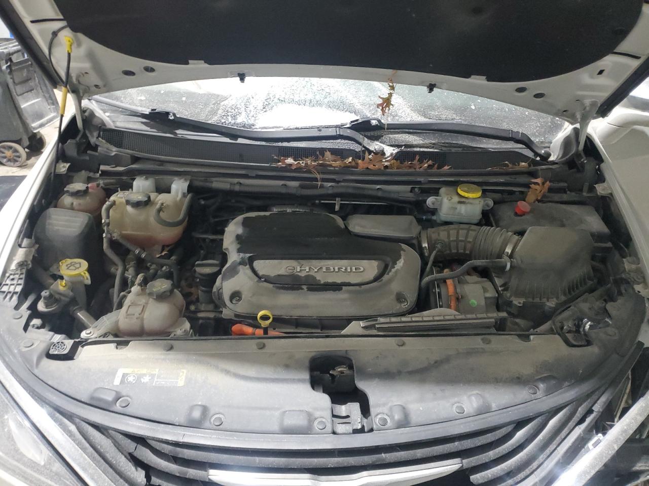 2017 Chrysler Pacifica VIN 2C4RC1N77HR723825 Copart auction photo, front end / minor dent/scratches damage thumbnail 12