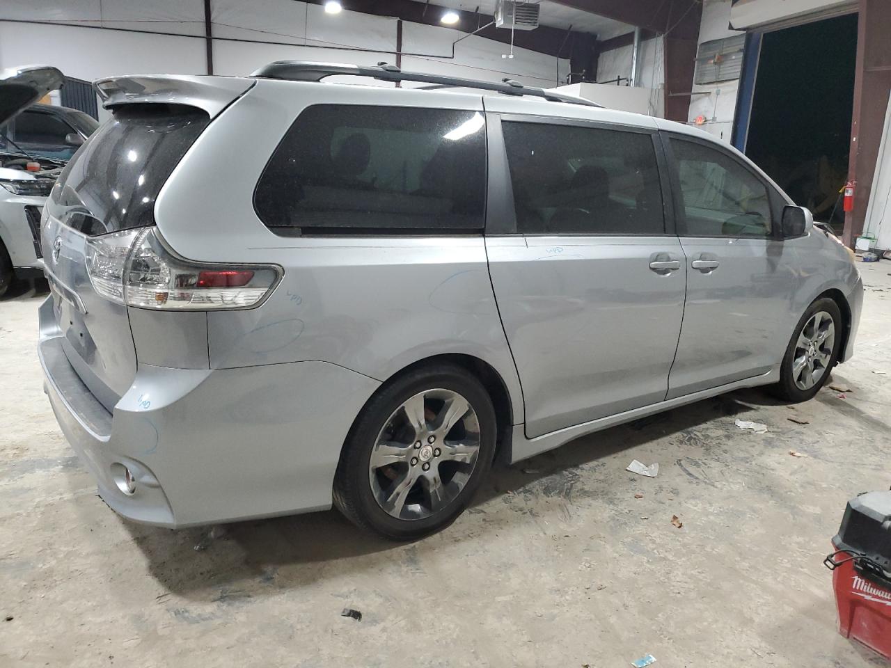 2011 Toyota Sienna VIN 5TDXK3DC0BS063470 Copart auction photo, front end damage thumbnail 3