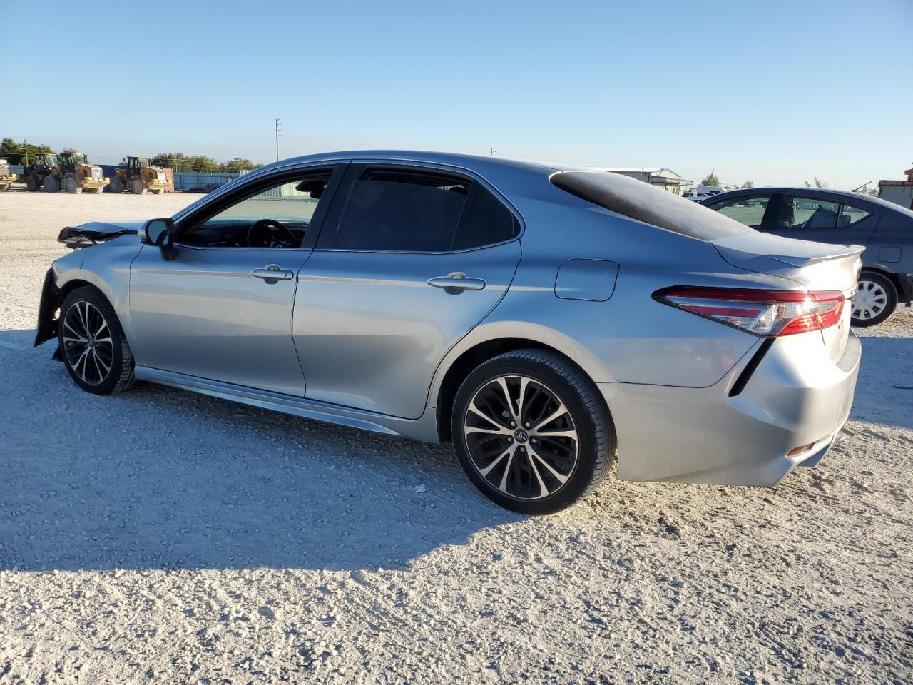 2018 Toyota Camry VIN 4T1B11HK4JU632152 Copart auction photo, front end damage thumbnail 2