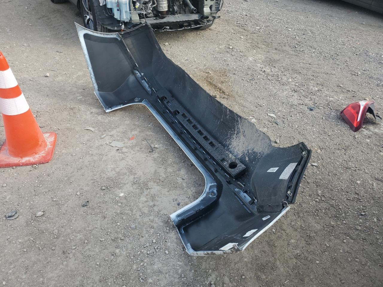 2018 Chevrolet Equinox VIN 2GNAXREV5J6218332 Copart auction photo, rear end damage thumbnail 13