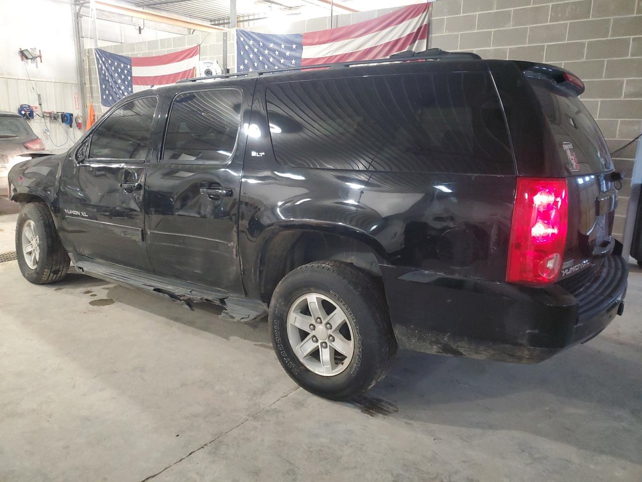 2011 GMC Yukon VIN 1GKS1KE03BR387835 Copart auction photo, side / front end damage thumbnail 2